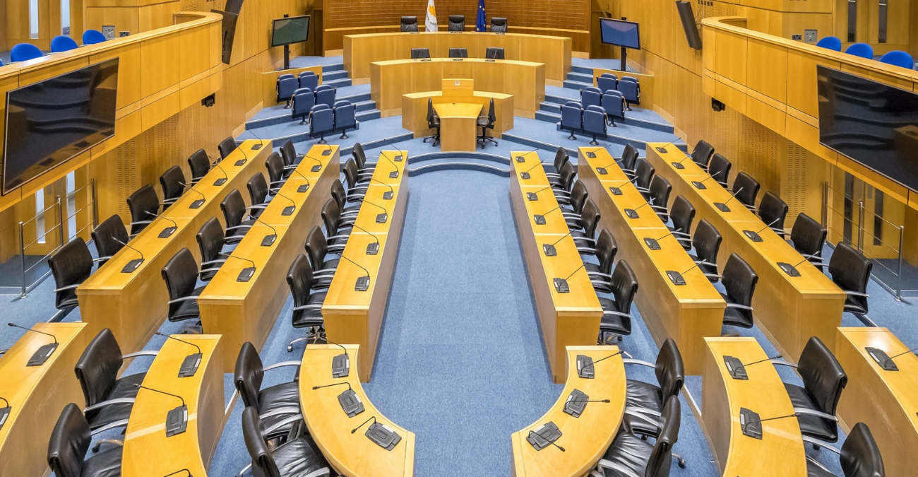 Επιτροπή Παιδείας: Απέρριψε την αναπομπή ΠτΔ για εκπαιδευτικούς αορίστου χρόνου - Εκτός Ολομέλειας η φύλαξη μαθητών