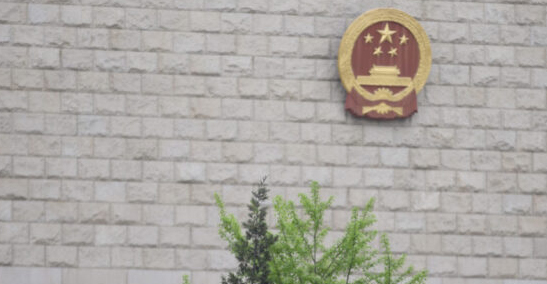 «Ο πατέρας της χρονιάς»: Άρπαξε τις οικονομίες του γιο του και εκείνος τον πήγε στα δικαστήρια