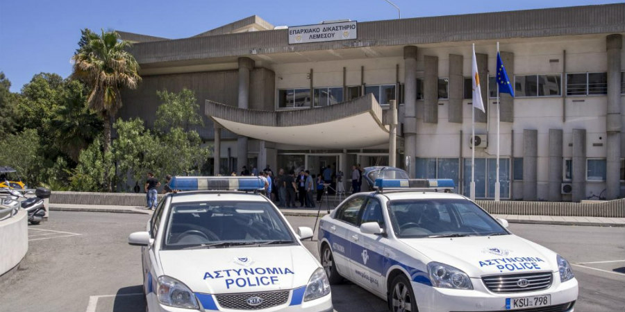ΛΕΜΕΣΟΣ: 37χρονος διέμενε παράνομα στην Κύπρο – Βρήκαν πάνω του διάφορα αντικείμενα και του πέρασαν χειροπέδες