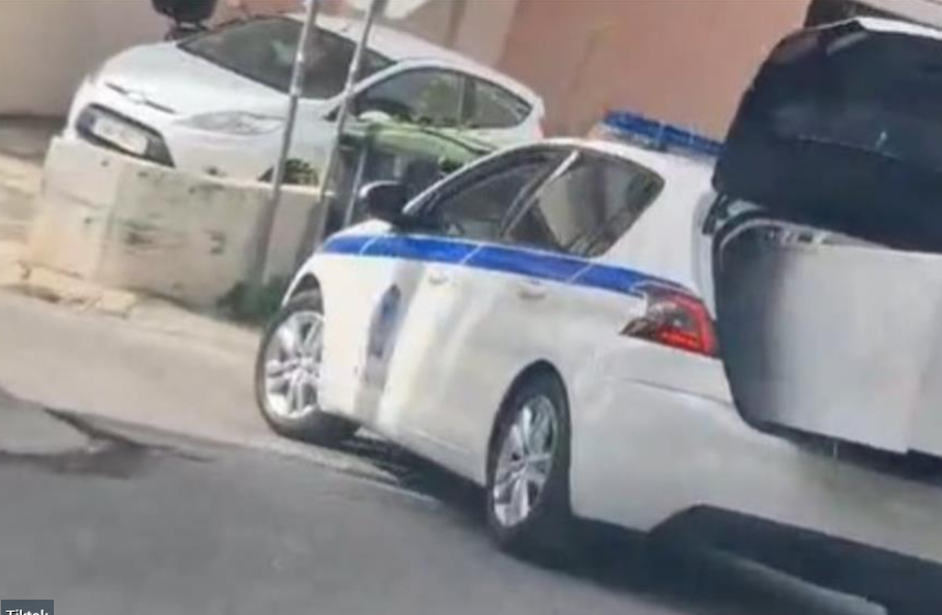 VIDEO: Viral στο TikTok ένα ελληνικό περιπολικό που κουβαλάει... ψυγείο