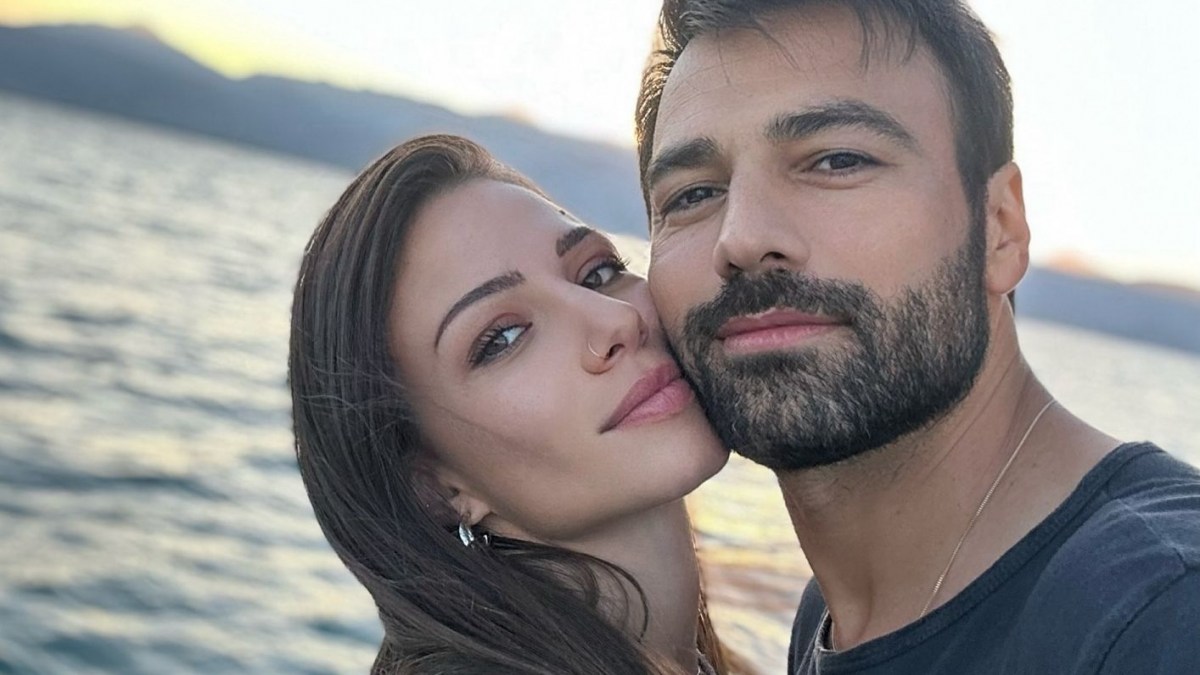 Αντρέας Γεωργίου – Σιμώνη Χριστοδούλου: Το καυτό φιλί κάτω από τον Πύργο του Άιφελ - Δείτε φωτογραφία