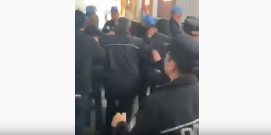 ΟΙΚΟΛΟΓΟΙ: «Οι αστυνομικοί του ψευδοκράτους πίσω από τους διαδηλωτές, όπως οι Τούρκοι στρατιώτες στον Έβρο» -VIDEO