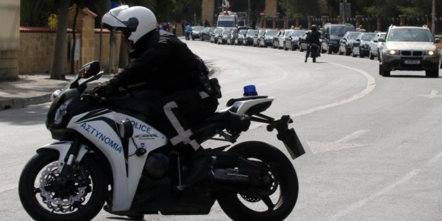Παρανομούν οι Κύπριοι στους δρόμους: Σε 342 καταγγελίες σε ένα 24ώρο - Με κινητά στο χέρι μέχρι και πλαστή άδεια οδήγησης