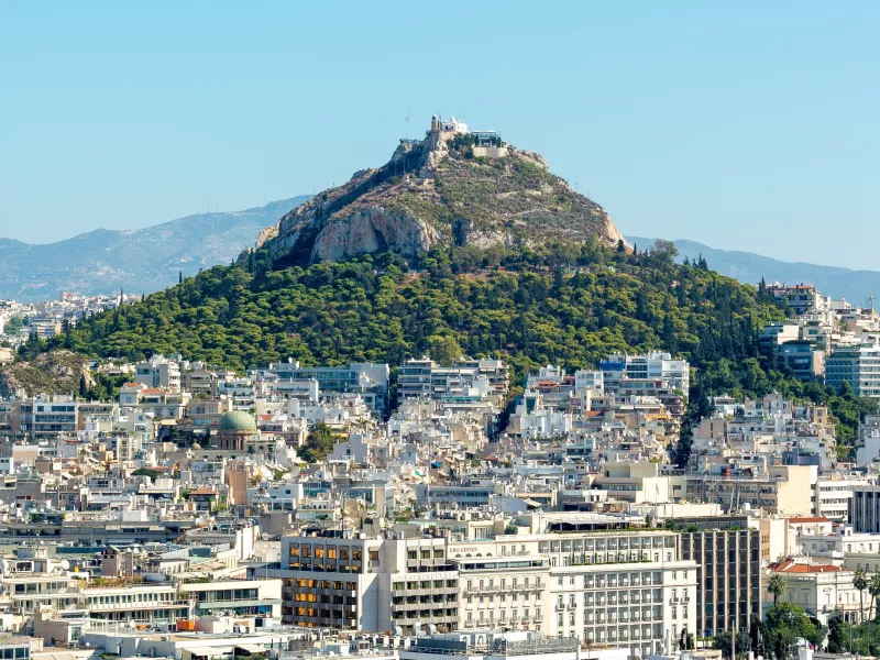 Τρόμος στον λόφο του Λυκαβηττoύ για 22χρονη: Άγνωστος την ακολούθησε και της επιτέθηκε