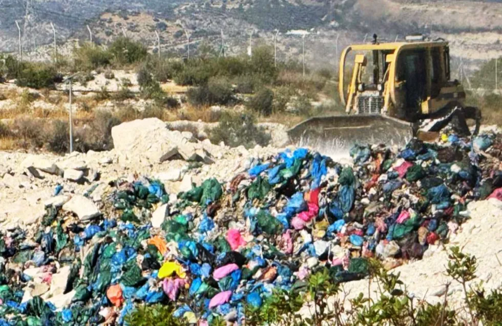Στο Υπουργικό οδηγείται πρόταση για νέο φόρο ταφής αποβλήτων – «Μας ανακοίνωσαν ότι αν δεν γίνει, θα χαθούν 23 εκατ. ευρώ από το Ταμείο Ανάκαμψης»