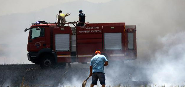 ΠΑΦΟΣ: Πυρκαγιά σε όχημα στο Στρουμπί 