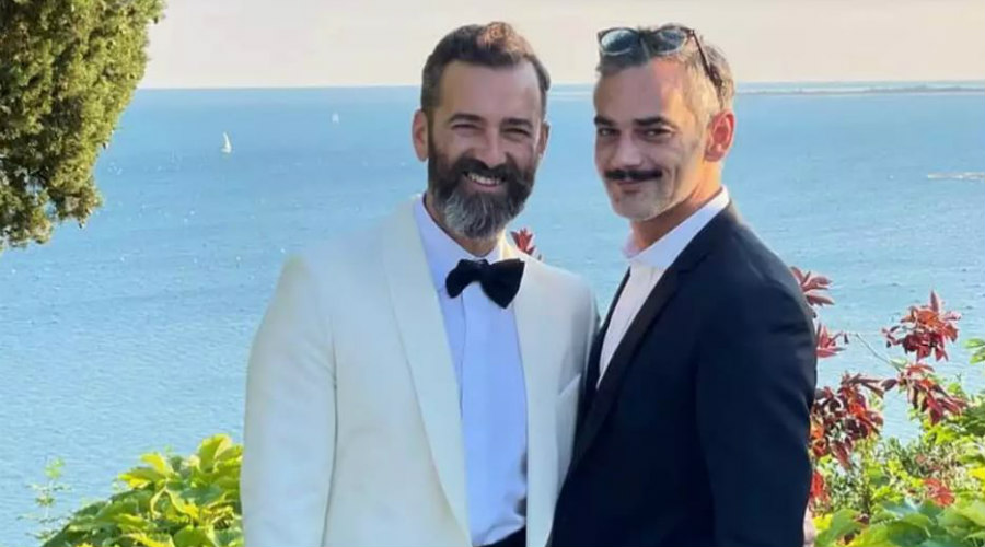 Άγγελος Μπράτης: Χώρισε με τον σύντροφο του - «Χαίρομαι που η ελληνική τηλεόραση έδειξε ένα γκέι ζευγάρι»