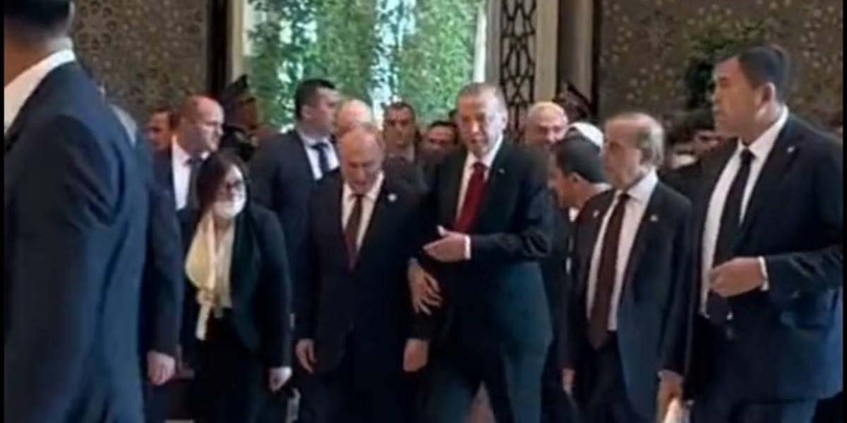 Πούτιν και Ερντογάν αγκαζέ στη Σύνοδο της Σαγκάης, δείτε το βίντεο