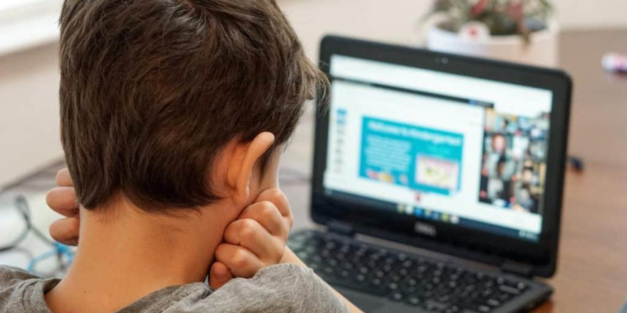 ΕΡΕΥΝΑ: Δεν προσπαθούν το ίδιο στα διαδικτυακά μαθήματα οι μαθητές θεωρούν οι γονείς