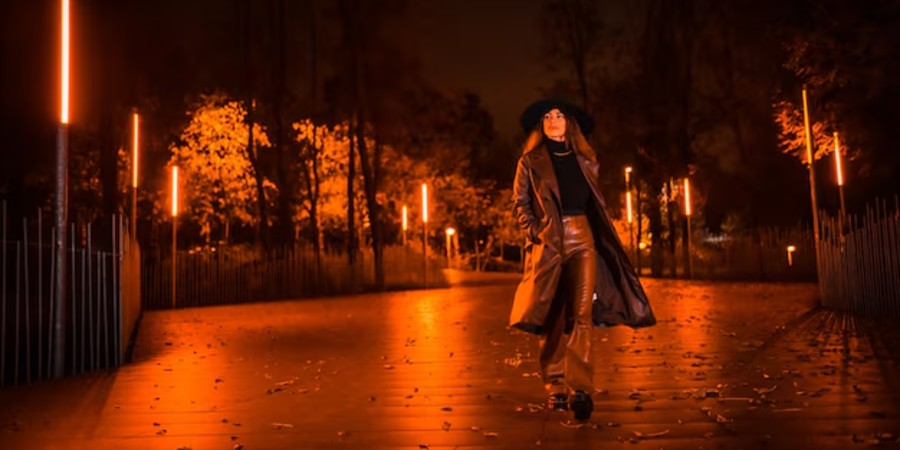 Καιρός: Με παλτό και σκουφάκι η βόλτα στην πρωτεύουσα απόψε – Αλλάζει ξανά το σκηνικό με καταιγίδες που φέρνουν χαλάζι και χιόνι