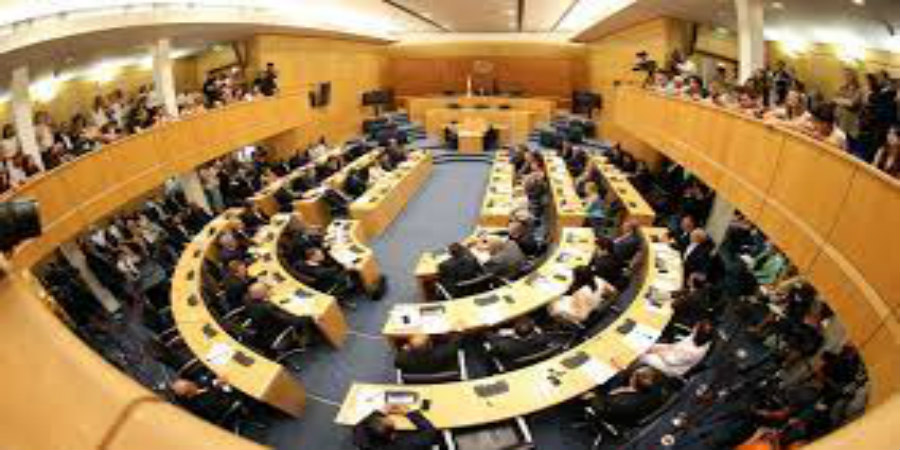 Βουλή: Ψήφισε ν/σ για περιορισμούς για συμμετοχή μελών Αστυνομίας και Πυροσβεστικής σε διοίκηση δημόσιας εταιρείας