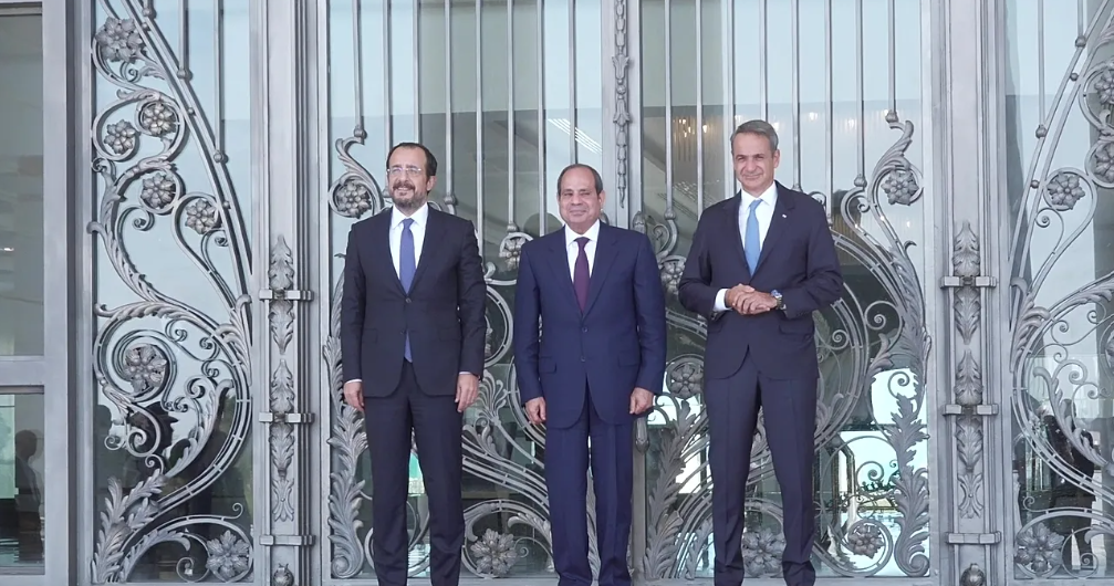 Ισχυρό μήνυμα ΠτΔ από την Αίγυπτο: «Σταθερότητα, ασφάλεια και συνδεσιμότητα οι πυλώνες της τριμερούς»