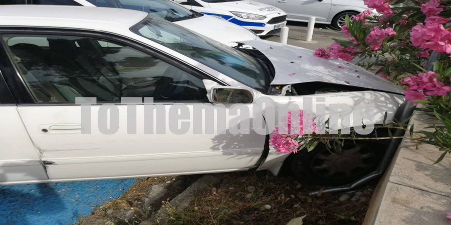 ΛΕΜΕΣΟΣ-ΤΡΟΧΑΙΟ: Συγκρούστηκε σε 3 οχήματα πριν ακινητοποιηθεί σε τοίχο- Στο νοσοκομείο η οδηγός- ΦΩΤΟΓΡΑΦΙΕΣ