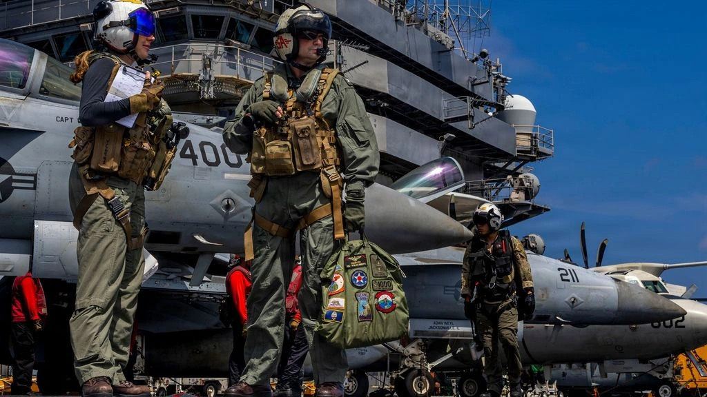 Ιράν: Οι ΗΠΑ στέλνουν πάνω από 50 μαχητικά F-16, F-22 και F-35 και τα αεροπλανοφόρα Lincoln και Ford