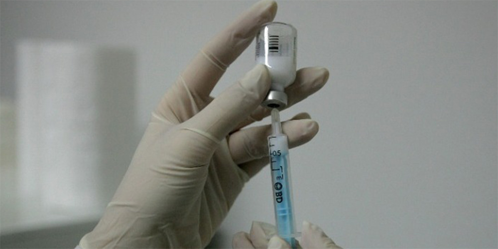 Για πρώτη φορά στην Ευρώπη χορήγηση εμβολίου με «σύριγγα χωρίς βελόνα»
