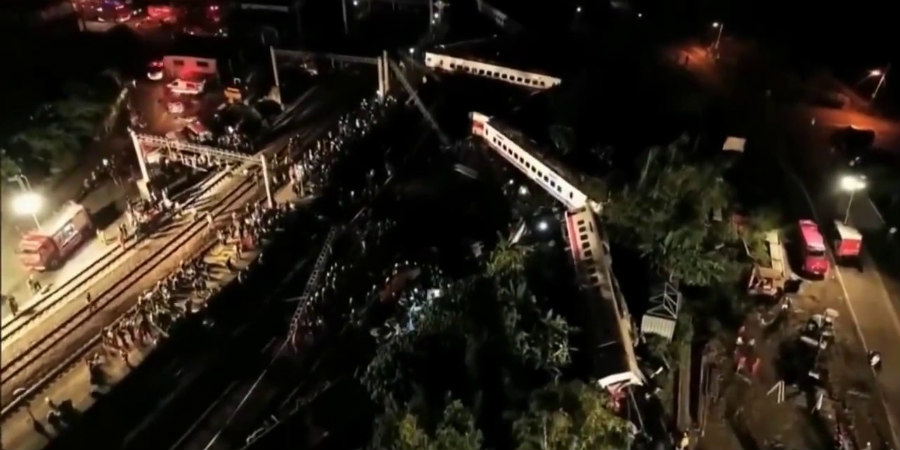Η στιγμή που το τρένο εκτροχιάζεται και οδηγεί στο θάνατο δεκάδες άτομα - VIDEO