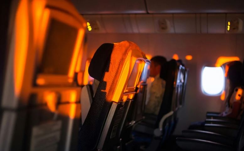 7 πράγματα που δεν πρέπει ποτέ να φοράτε στο αεροπλάνο - Ποιος ο λόγος
