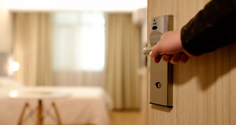 Νέα παράταση για αδειοδότηση ξενοδοχείων ψήφισε η Βουλή - Που οφείλονται οι καθυστερήσεις