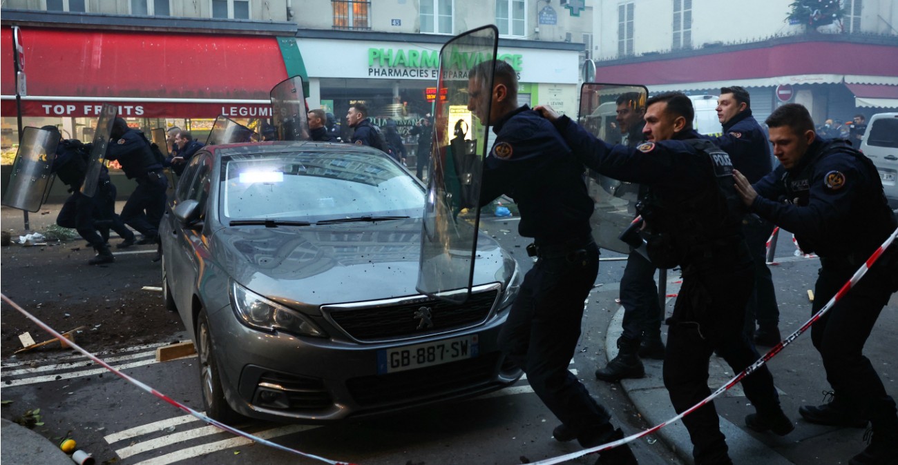 Πεδίο μάχης το Παρίσι - Φωτιές και συγκρούσεις στους δρόμους, δεκάδες τραυματίες αστυνομικοί - Δείτε βίντεο