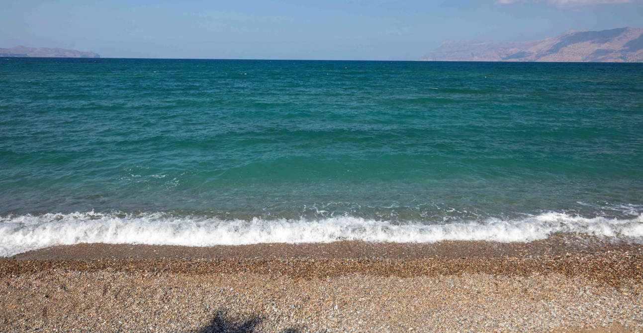 Απαράδεκτο σκηνικό στη Λάρνακα: Παραλία… πίσω από κάγκελα για χάρη πολυώροφου κτιρίου – Δείτε βίντεο