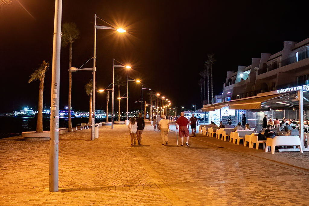 Θεαματικές εικόνες: H Πάφος από ψηλά τη νύχτα – Χιλιάδες φωτάκια – Δείτε βίντεο