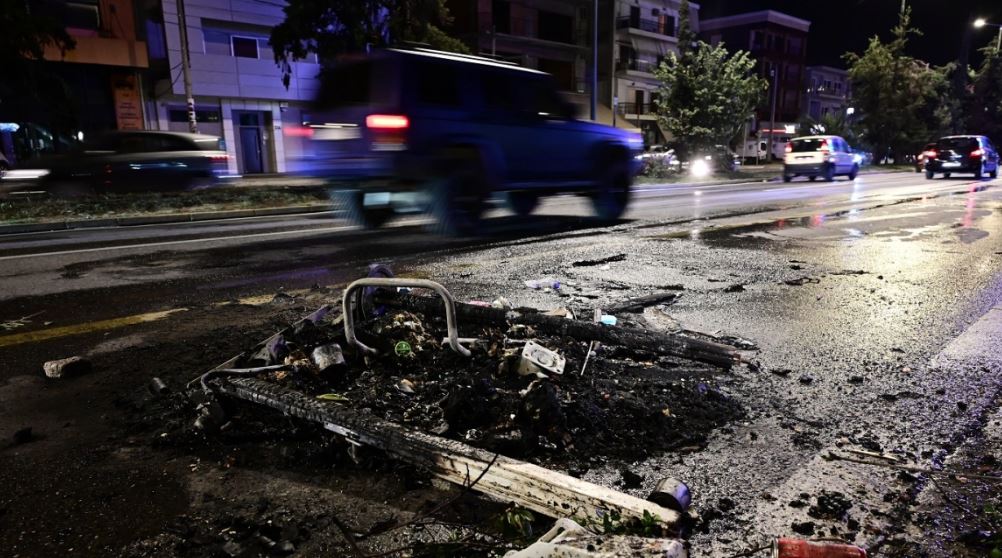 Ασπρόπυργος: Δύο συλλήψεις μετά τα επεισόδια από Ρομά για τον θάνατο του 17χρονου στη Βοιωτία