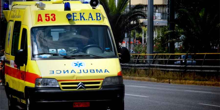 Ανείπωτη τραγωδία στην Ελλάδα - Μητέρα δύο παιδιών έπεσε από τον τρίτο όροφο πολυκατοικίας και σκοτώθηκε