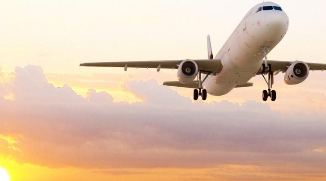 VIDEO - ΗΠΑ: Πανικός σε πτήση της United Airlines – Η στιγμή που διαπιστώνεται βλάβη στον κινητήρα
