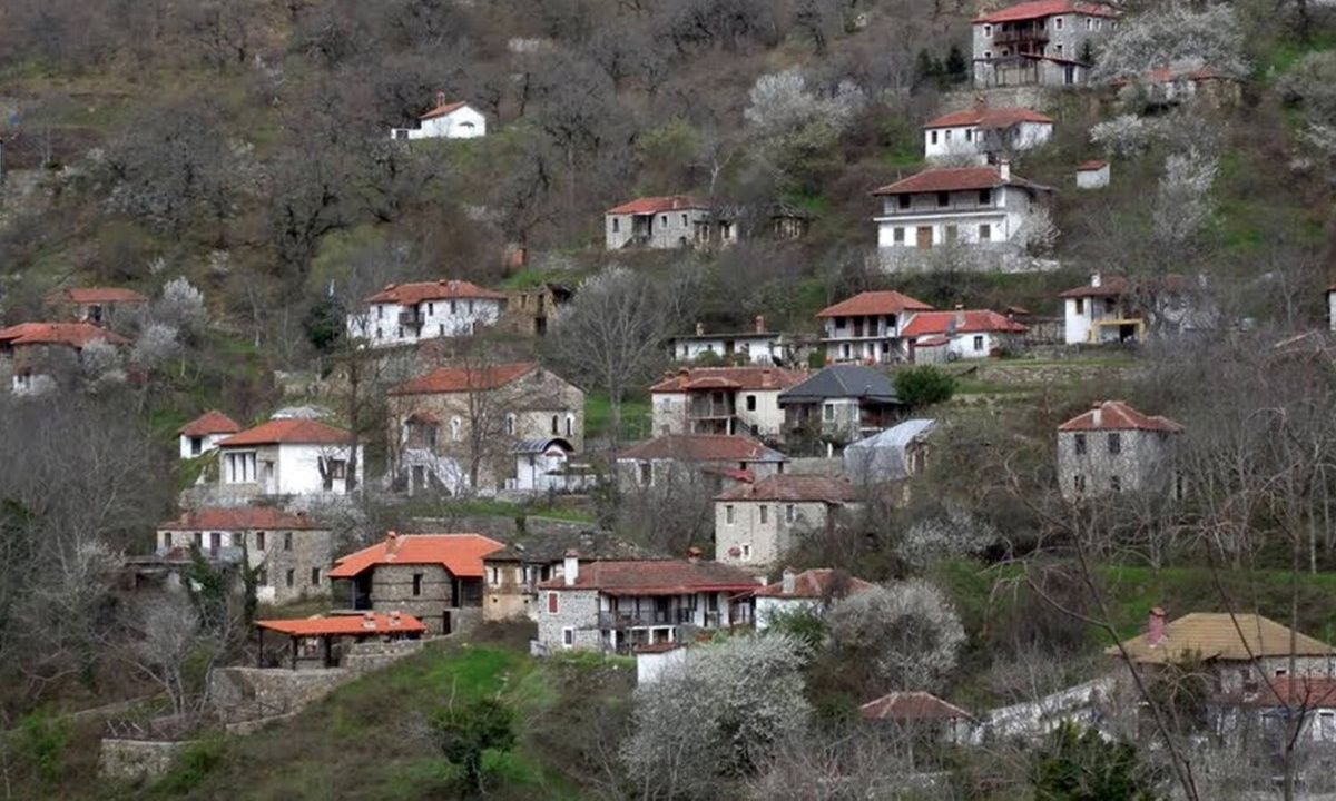 Αυτό είναι το «στοιχειωμένο» χωριό που τρομάζει τους επισκέπτες στην Ελλάδα 