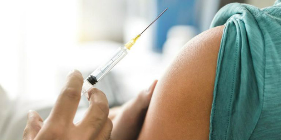 Μειώνεται το ηλικιακό όριο για εμβολιασμό με την 3η δόση – Όλες οι πληροφορίες