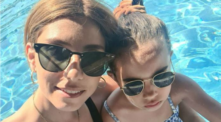 Στέλλα Σάββα: Το φωτογραφικό album από τις διακοπές της στη Σύμη με την κόρη της