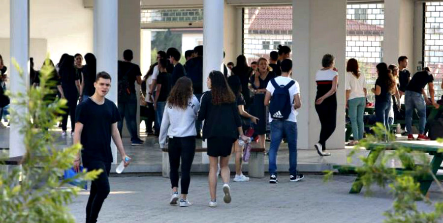 ΠΣΕΜ: Η ζέστη και η χρήση μάσκας οδηγεί σε ασφυκτική κατάσταση πολλούς μαθητές 