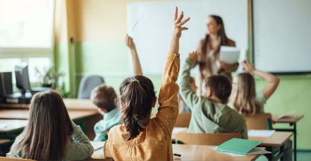 Κενά, ασάφειες και συγκρούσεις για τον «ανώτερο εκπαιδευτικό» – Αλαλούμ για το νέο σύστημα αξιολόγησης