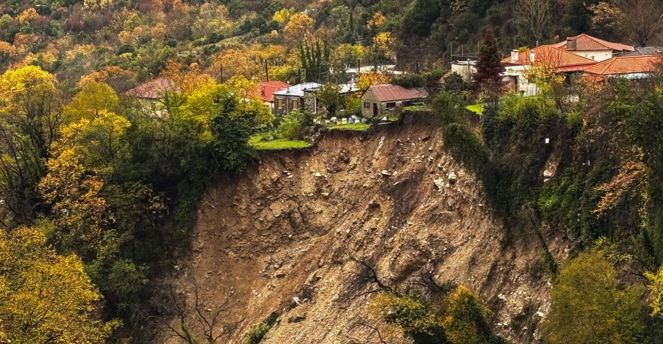 Κινδυνεύει με κατάρρευση ο μύλος των Αγνάντων μετά τις κατολισθήσεις - Δείτε φωτογραφίες