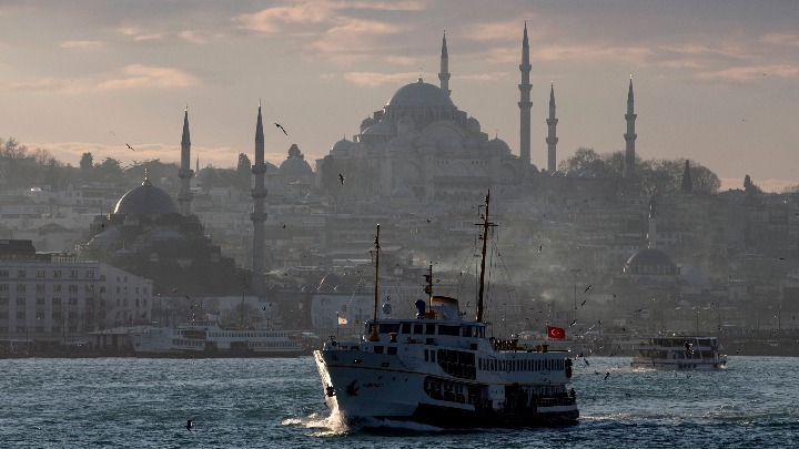 Κίνδυνο υπερθέρμανσης αντιμετωπίζει η τουρκική οικονομία