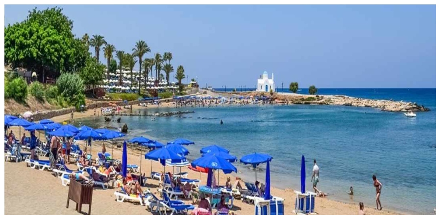 Η εξόρμηση των Κυπρίων στον Πρωταρά - Αυξημένη κίνηση σε παραλίες και πεζόδρομους 