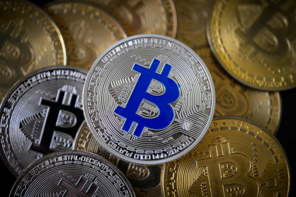«Βυθίζεται» το Bitcoin: Χάνει 25% τον Νοέμβριο – Η χειρότερη μηνιαία επίδοση από το 2022