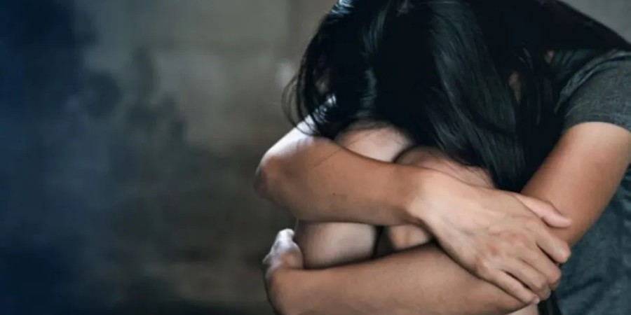 Φρίκη στη Θεσσαλονίκη: 35χρονος κακοποιούσε σεξουαλικά επί έξι χρόνια την ανήλικη κόρη της συντρόφου του