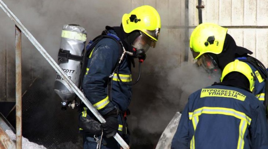 ΠΑΦΟΣ: Έπιασε φωτιά το ξύλινο κουτί της ΑΗΚ - Παραλίγο να καταστραφεί το σπίτι 