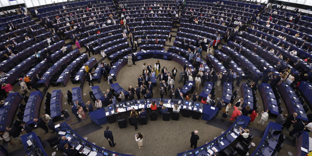 Η ΕΕ αντιδρά στον Τραμπ - Το Ευρωπαϊκό Κοινοβούλιο «παγώνει» την εμπορική συμφωνία με τις ΗΠΑ