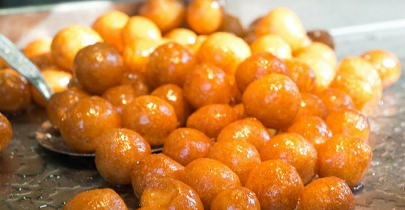 Πού να πας για φρέσκους, ζεστούς λουκουμάδες ανήμερα των Φώτων - Δείτε τα μαγαζιά ανά επαρχία 