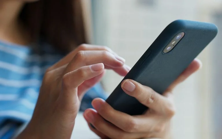 Έχετε iPhone ή Android; Η ρύθμιση που πρέπει να ελέγξετε στην Κύπρο – Μπορεί να σας σώσει σε έκτακτη ανάγκη