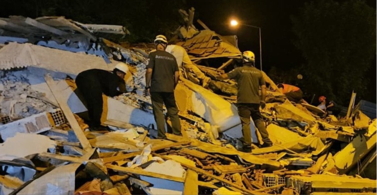 ΒΙΝΤΕΟ: Ένας νεκρός και 29 τραυματίες από τον σεισμό των 6,1 Ρίχτερ στην Τουρκία - Τουλάχιστον 16 κτίρια κατέρρευσαν