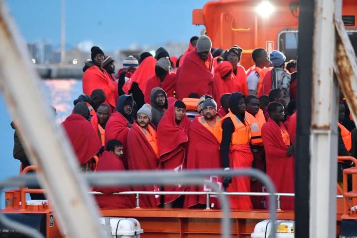 Δύο μετανάστες έχασαν τη ζωή τους και σχεδόν 500 διασώθηκαν στα ανοιχτά των λιβυκών ακτών 