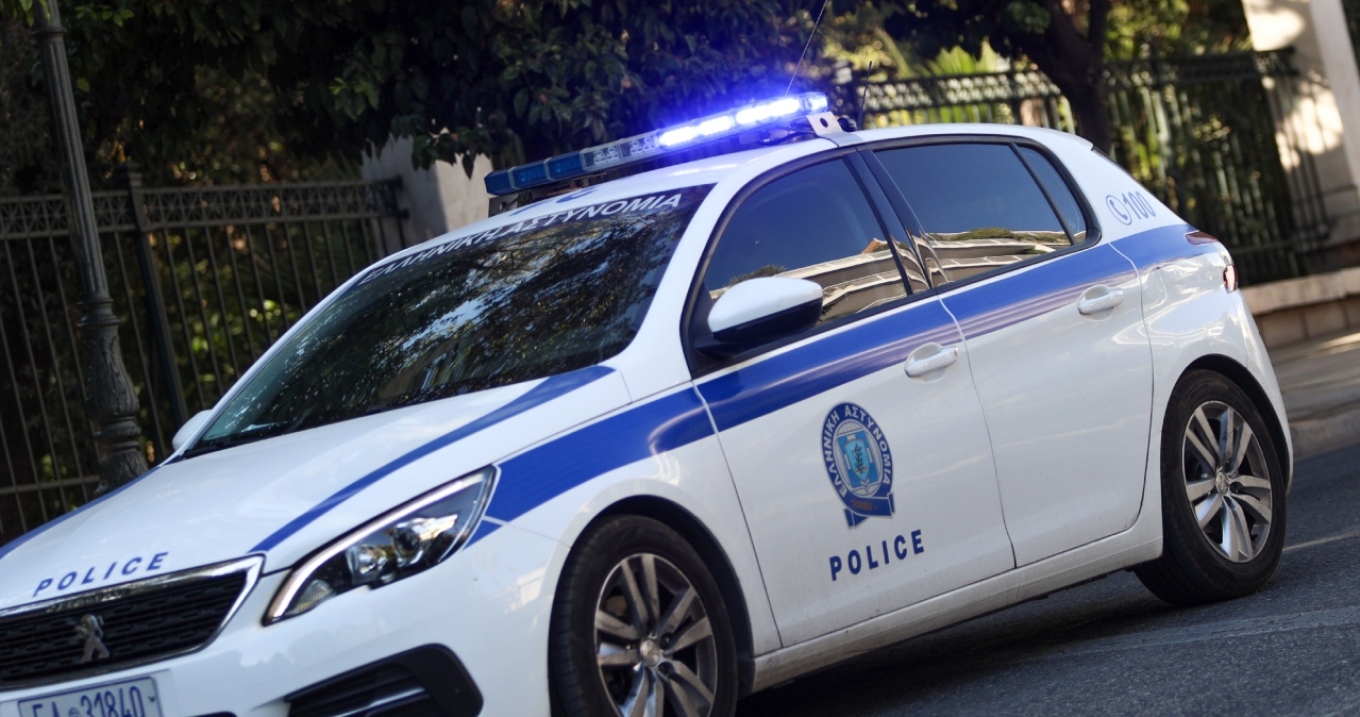 Χειροπέδες σε γνωστή influencer μόδας - «Πιάστηκε» με ροζ κοκαΐνη στη Ρόδο