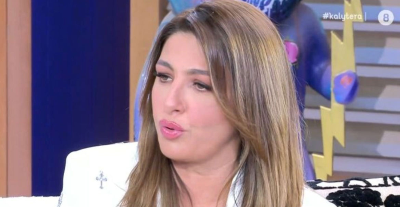 Έλενα Παπαρίζου: Άκρως αδυνατισμένη στην πρώτη τηλεοπτική εμφάνιση μετά την νοσηλεία της - VIDEO