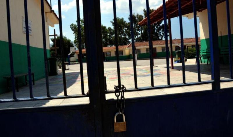 ΑΠΕΡΓΙΑ ΠΟΕΔ: Καταγγελία γονέων - «Παιδιά έμειναν στο πεζοδρόμιο – Διευθυντές έκλεισαν καγκελόπορτες» 
