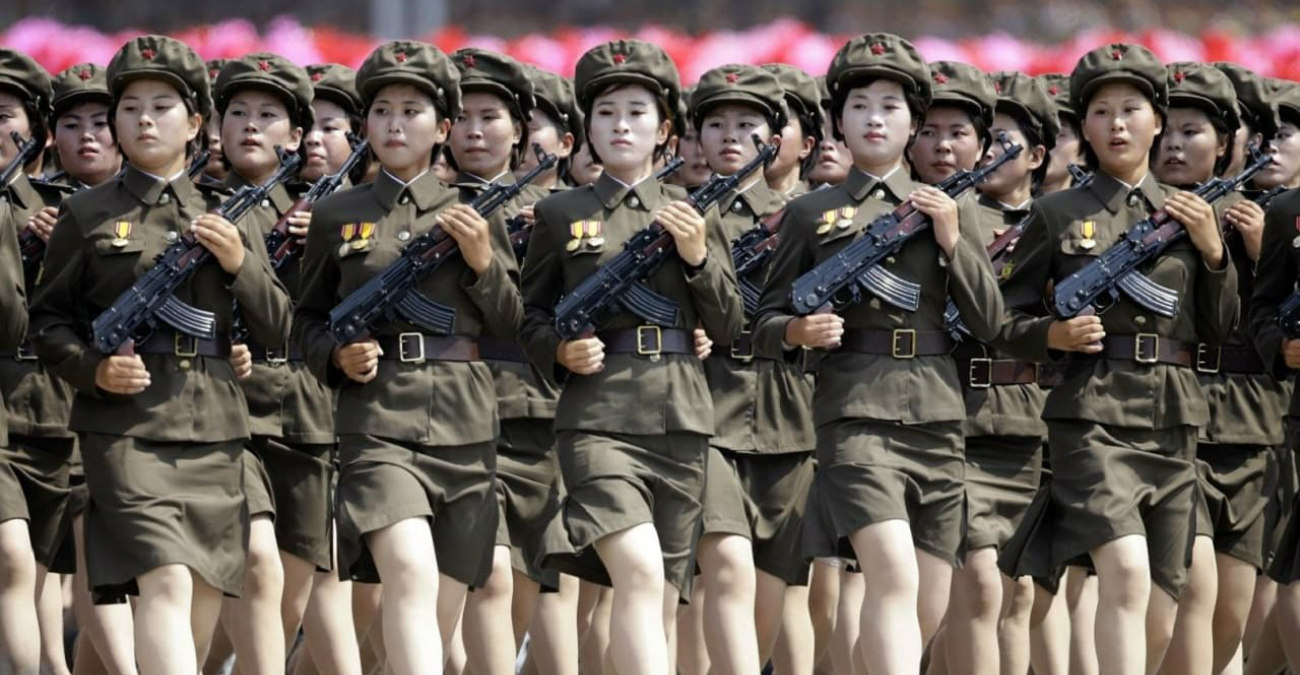 Βόρεια Κορέα: Εμφάνισε ένα νέο τρομακτικό όπλο στην παρέλαση της Πιονγιάνγκ