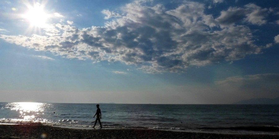 Ανυπόφορος καύσωνας με συνοδεία... βροχών - Που και πότε αναμένονται - Αναλυτική πρόγνωση