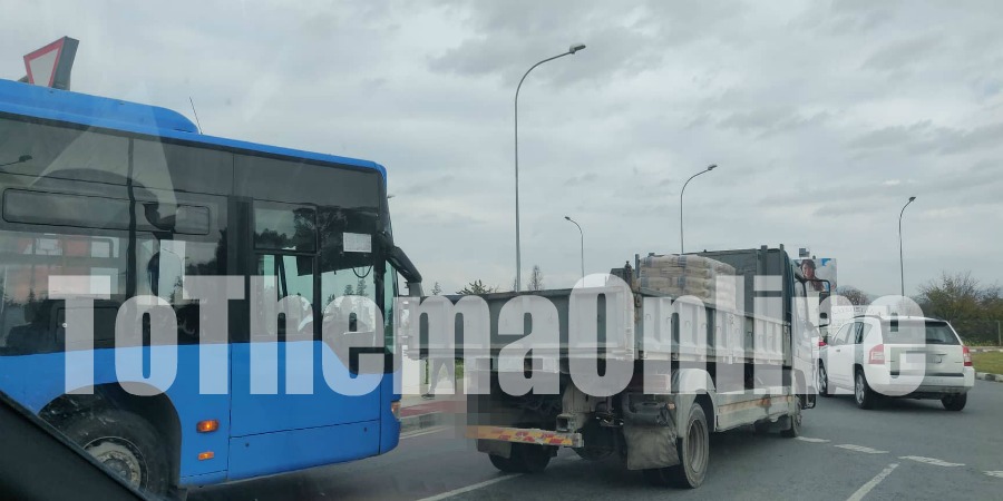 ΛΕΥΚΩΣΙΑ: Τροχαίο ατύχημα με λεωφορείο παρέλυσε κεντρικό δρόμο- ΦΩΤΟΓΡΑΦΙΕΣ